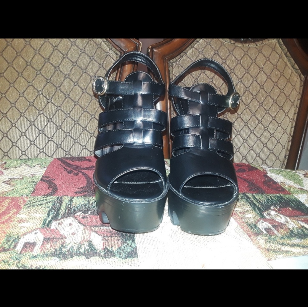 Platform sandals